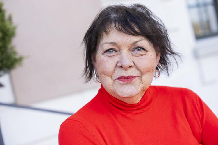 Lise-Lotte Lohmann har haft et usædvanligt alsidigt arbejdsliv. Som yngre var hun syngepige på Bakkens Hvile. Sidste år medvirkede hun i underholdningsprogrammet 'Forræder' på TV 2.  Foto: Martin Sylvest/Ritzau Scanpix