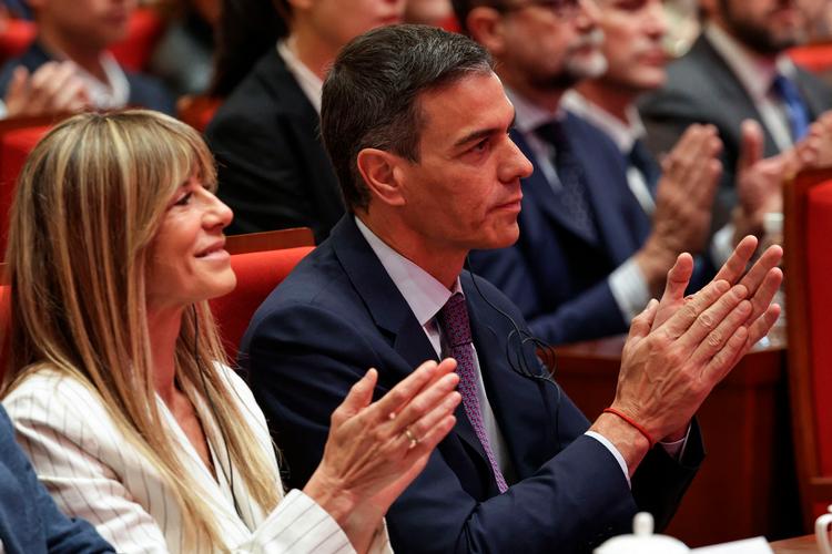 Spaniens ministerpræsident Pedro Sanchez og hans hustru Begona Gomez, der nu er anklaget for korruption Foto: ANDRES MARTINEZ CASARES / POOL / AFP /Ritzau Scanpix Foto: Andres Martinez Casares/Ritzau Scanpix
