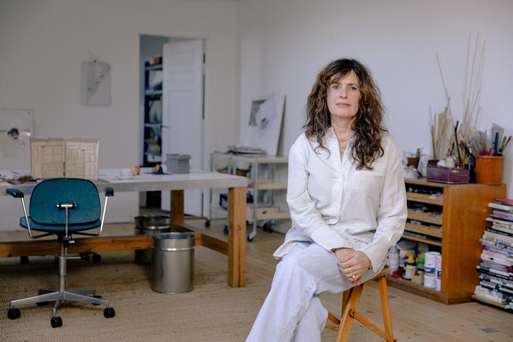 Camilla Bjørnvad fik øjnene op for scenograffaget, da hun som barn var i Det Kongelige Teater med sin familie. »Jeg kan huske, at vi sad på vores pladser i pausen og kiggede op på scenen, hvor de var ved at skifte scenografi, og det tændte mig meget«, fortæller hun.  Foto: Peter Maunsbach