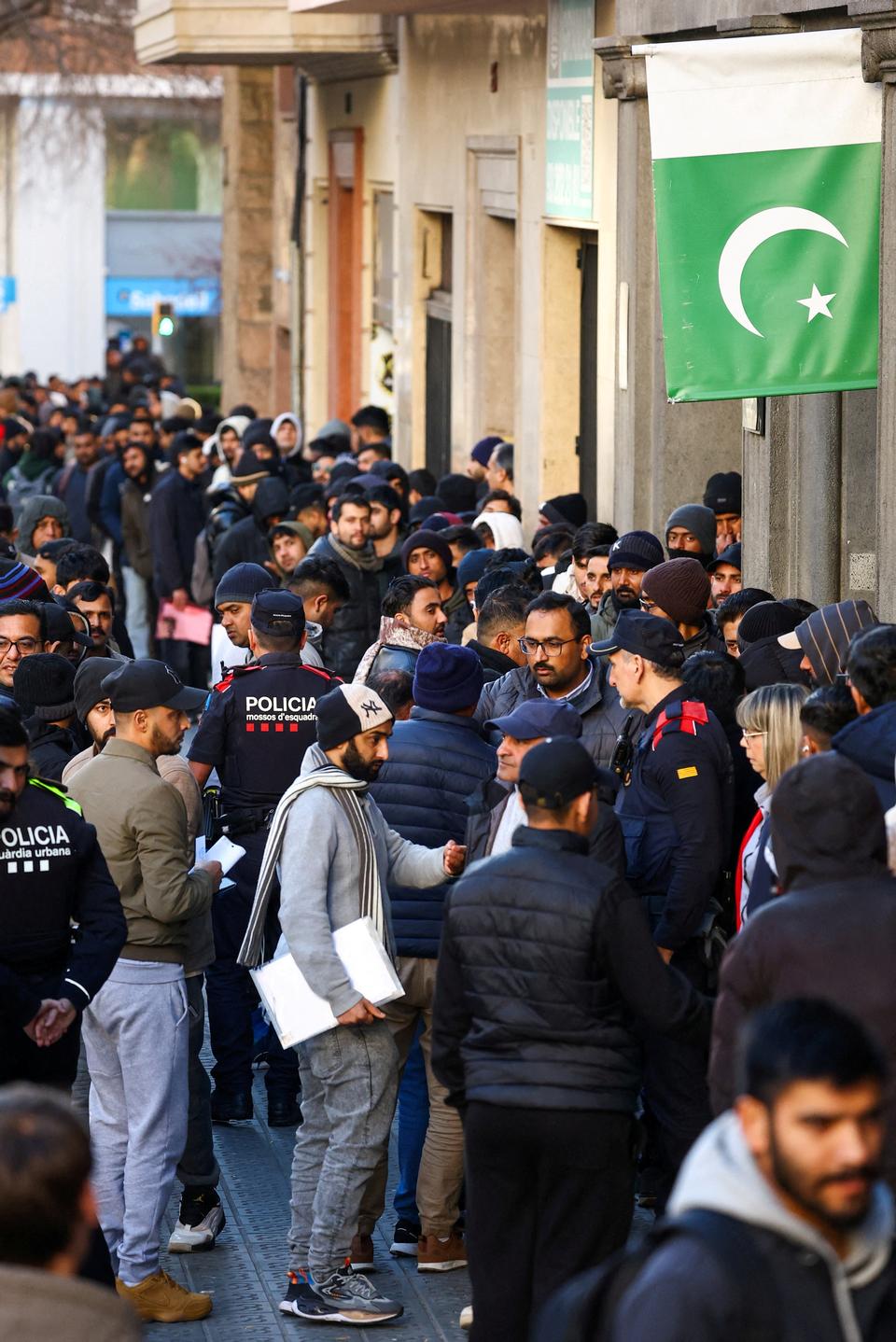 Spanien vil give 500.000 papirløse migranter etårig opholdstilladelse