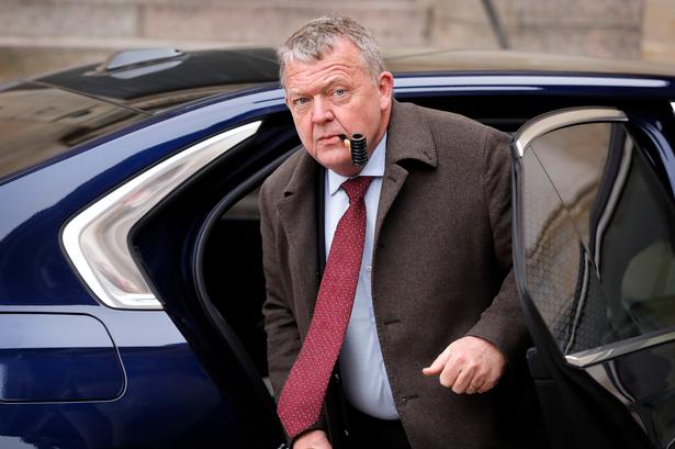 Moderaternes leder Lars Løkke Rasmussen (M) står helt centralt, fordi han har mandater nok til at blokere både en rød og en blå regering.   Foto: Jens Dresling