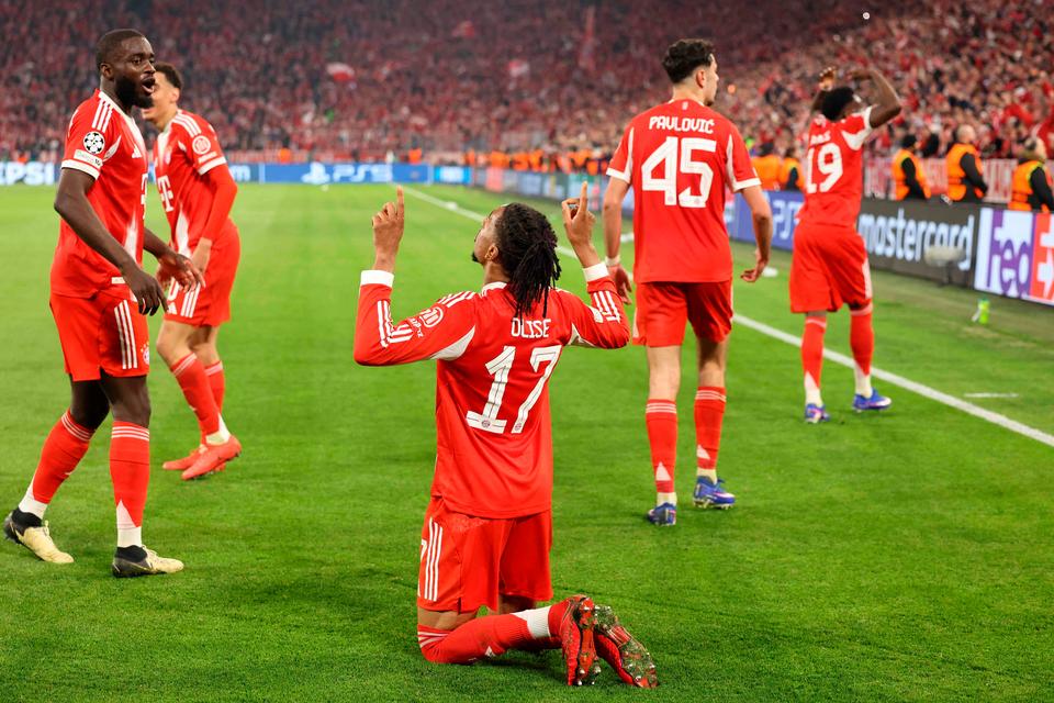 Når vi tillader os at glemme det dubiøse kulissespil, er Champions League bare uimodståelig underholdning