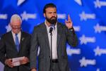 Brandon Herrera var i marts på scenen under Conservative Political Action Conference — den Trump-loyale konference, hvor konservative profiler, aktivister og politikere fra hele USA hvert år samles om Maga-bevægelsen og dens dagsorden. Arkivfoto:  Daniel Cole
