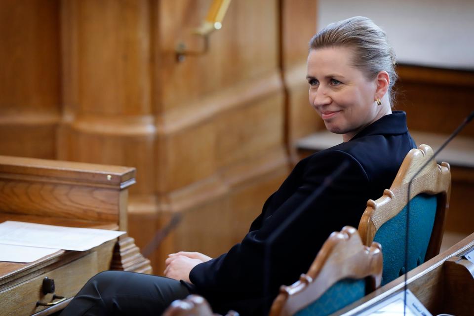 Efter fire ugers forhandlinger: Utålmodig Frederiksen vil have partierne til at »bide til bolle«