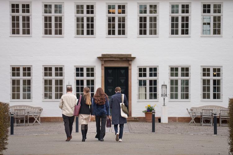 De radikale på vej til forhandlinger på Marienborg i torsdags - det er uvist, om de også er inviteret i den kommende uge.  Foto: Liselotte Sabroe/Ritzau Scanpix