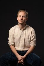 Morten Chemnitz (f. 1984) debuterede i 2013. Tre år forinden blev han uddannet fra Forfatterskolen, hvor han siden 2023 har været rektor.  Foto: Simone Lilmoes