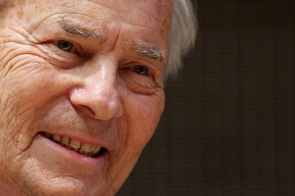 170 forfattere skrider i protest fra milliardærens forlag