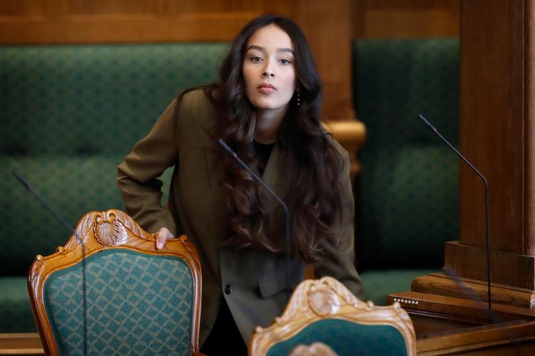 Cecilie Liv Hansen fotograferet ved første møde i Folketinget efter valget. Hun blev valgt ind for Liberal Alliance, men blev ekskluderet af partiet og er nu løsgænger. Foto: Jens Dresling
