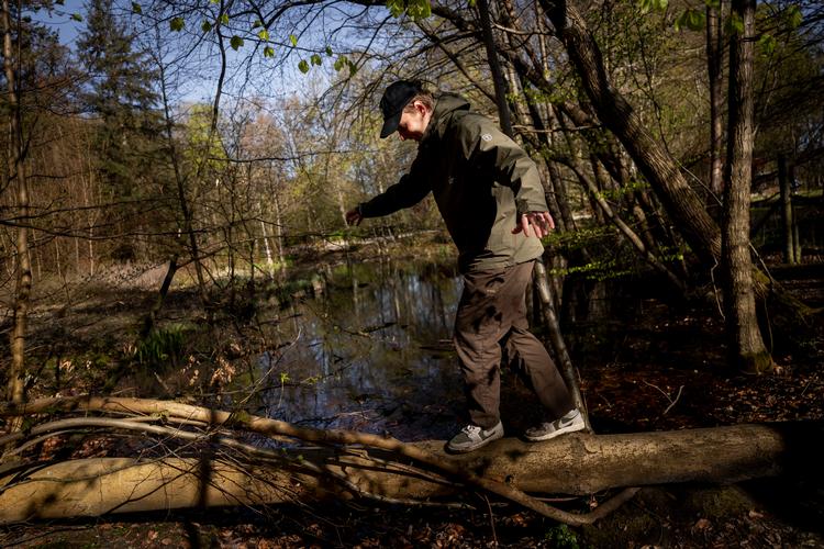 Emil Poulsen begyndte at dykke sammen med sin far, da faren blev løsladt efter mange år i fængsel. Siden har Emil Poulsen været vild med naturen.  Foto: Mads Nissen