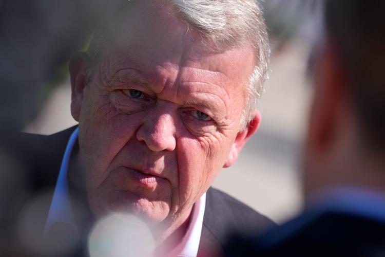 Lars Løkke Rasmussen på vej ind til nye forhandlinger. Foto: Emil Helms/Ritzau Scanpix