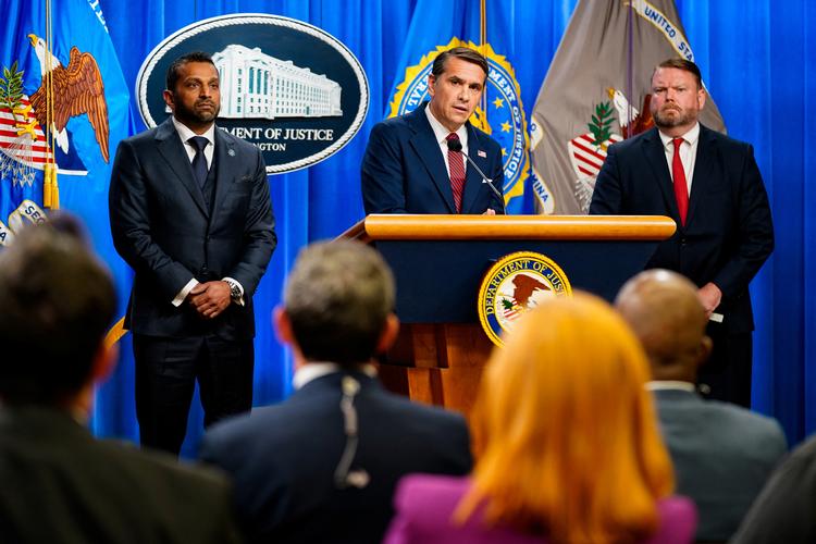 USA's fungerende justitsminister, Todd Blanche, annoncerede tiltalen mod James Comey på et pressemøde tirsdag aften. Foto: Nathan Howard/Ritzau Scanpix