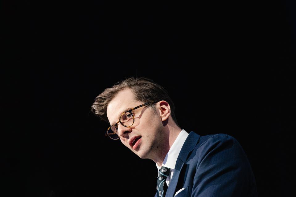 Vanopslaghs deling af nazifoto mødes med kritik og han beklager