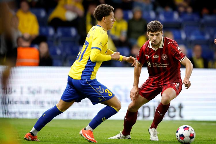 Brøndby får lukket tribune og bøde på 70.000 kroner efter fan kastede romerlys