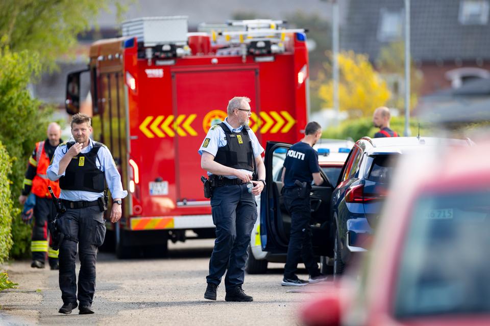 Politi anholder 47-årig efter timevis aktion i Skive: truede med kniv og økse — image 5