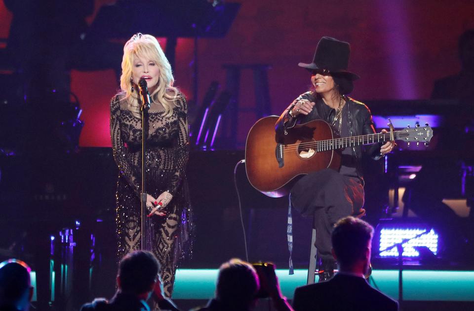 Dolly Parton aflyser koncerter grundet helbredsproblemer
