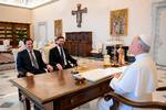 Relationerne til den katolske kirke er vigtige for USA, så Marco Rubio og vicepræsident JD Vance var også til møder i Vatikanet, kort efter at pave Leo XIV var valgt sidste år. Foto: Handout/Ritzau Scanpix