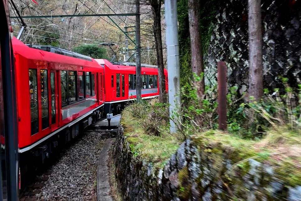 Japansk togrejse er sublim: Der er op til 3,5 meters forskel på forenden og bagenden af toget