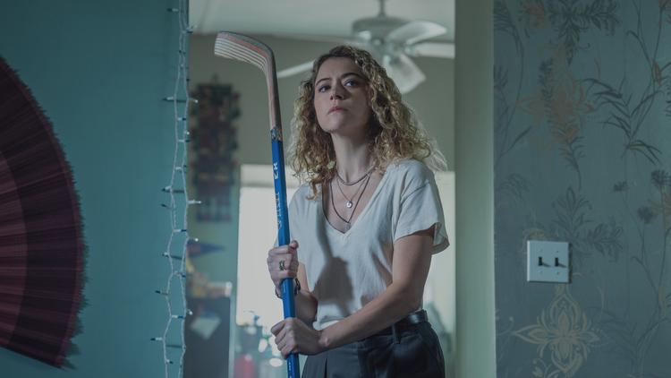  Tatiana Masley er vidunderlig i rollen som den enlige mor Paula i duel med hele verden, inklusive sin eksmands nye kone:  »Hun er min datter, Mal, du får ikke lov at fucke hendes liv op. Det er mit job«.  Foto: Apple+