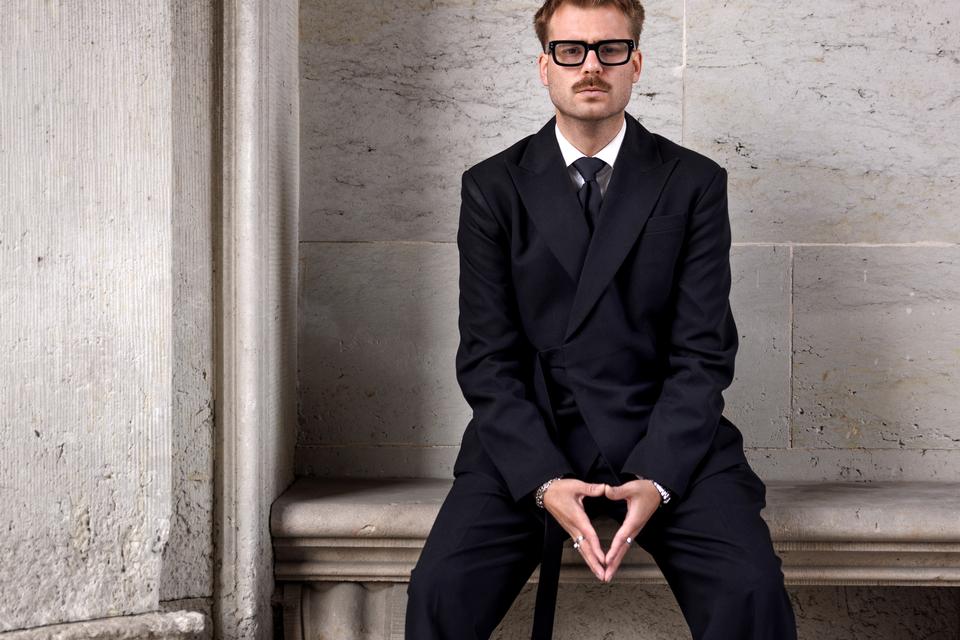 En ny højreorienteret ungdom nægter at bøje sig for venstreorienteret normpoliti, hævder Mitchel Oliver. Han er selv en af dem, der går forrest. Foto: Jacob Ehrbahn