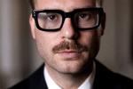»Den, der former ungdommen, former fremtiden«. Mitchel Oliver er med til at give højrefløjen sin nye stemme – og sit nye udtryk. Foto: Jacob Ehrbahn