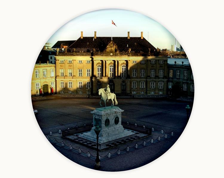 Illustration: Caroline Niegaard. Originalfoto: Thomas Borberg