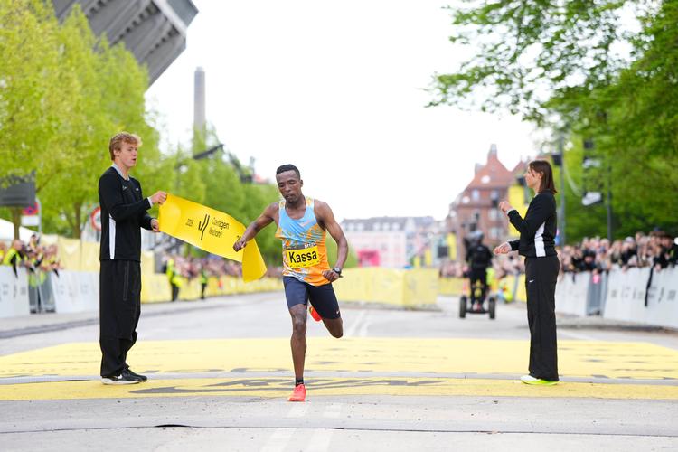 Tadesse Kassa kommer først over målstregen ved Copenhagen Marathon. Foto: Claus Bech/Ritzau Scanpix