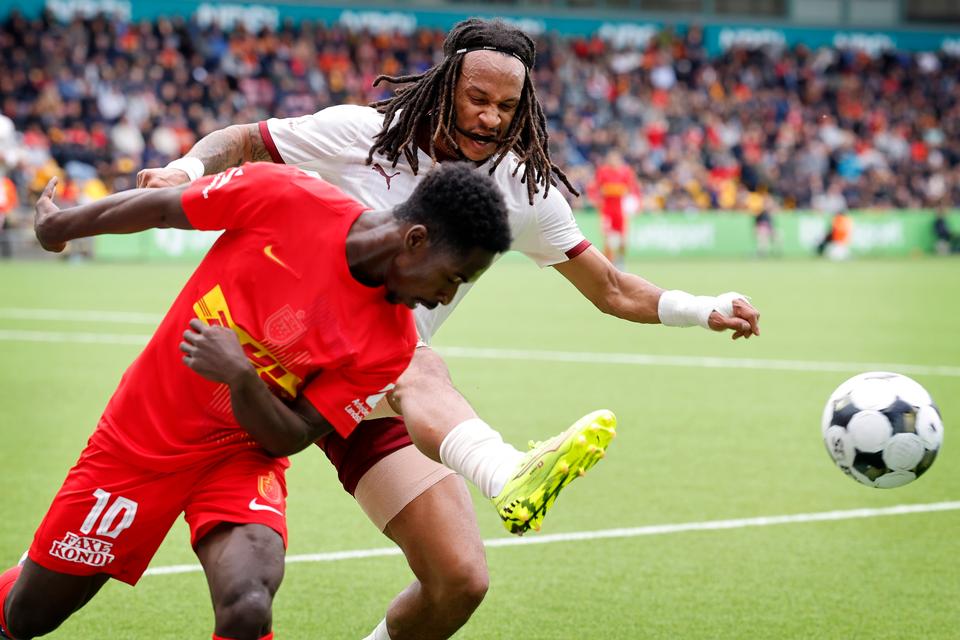 FCM-FCN er i fuld gang - efter første halvleg står der stadig 0-0