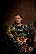 Kamilla Rønnestad kæmpede i mange år med hjernetåge. Ved et tilfælde faldt hun over en bog om hvordan livstrætte menensker kunne blomstre op med at ændre kost. Det forandrede hendes liv.  Foto: Jacob Ehrbahn