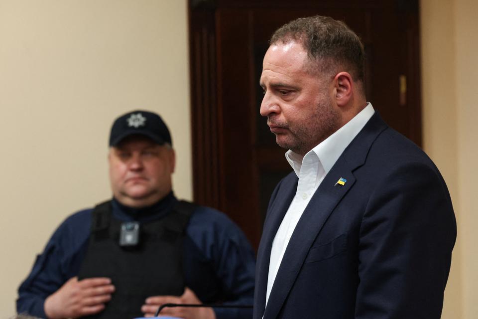 Zelenskyjs tidligere stabschef sigtet i korruptionsskandale