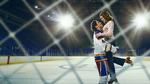Serien 'Off Campus' jonglerer med ungdomsromancens mest slidstærke klicheer: falske forhold, traumer, rivalisering og hårde ishockeyspillere med overraskende bløde følelsesliv. Ella Bright (th.) spiller rollen som Hannah, og Belmont Cameli er hendes romantiske coach, Garrett Graham.  Foto: Liane Hentscher/Prime