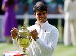 Carlos Alcaraz vandt Wimbledon i både 2023 og 2024. I år bliver den traditionsrige turnering i London uden den spanske stjerne pga. en skade. Foto: Hannah Mckay/Ritzau Scanpix