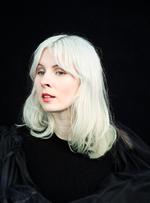 'Eeelluminagee' er eee gee alias Emma Grankvists tredje album. I 2021 debuterede hun med 'Winning', som i 2023 blev fulgt op af 'She-Rex'. Begge album har fået fem hjerter her i avisen. Pr-foto: Erik Madigan Heck