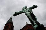 Jesus på korset i Valby I København. For omkring 100 år siden i var der kamp om sjælene mellem præster og socialdemokrater.  Foto: Finn Frandsen