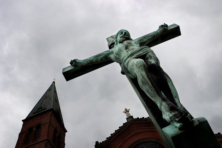 Jesus på korset i Valby I København. For omkring 100 år siden i var der kamp om sjælene mellem præster og socialdemokrater.  Foto: Finn Frandsen