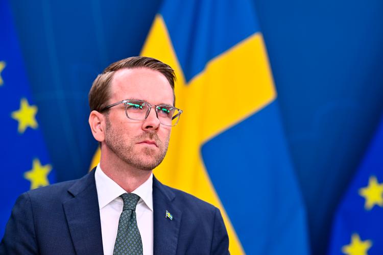 Sveriges infrastruktur- og boligminister, Andreas Carlson, præsenterede sammen med tre andre ministre en hjælpepakke til svensk luftfart. Foto: 10050 Pontus Lundahl/Ritzau Scanpix