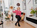 Emilia Van Hauen er kendt som livsstilsekspert, men du vidste nok ikke, at hun også er shaman og i gang med at uddanne sig til druide. Her er hun fotograferet med hunden Tintin.   Foto: Anders Holst Pedersen