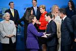 Udenrigsminister Marco Rubio fra USA (th) hilser på ministerkollega Maria Malmer Stenergard fra Sverige, der var vært for et højniveaumøde i Nato. Foto: 50090 Johan Nilsson/tt/Ritzau Scanpix