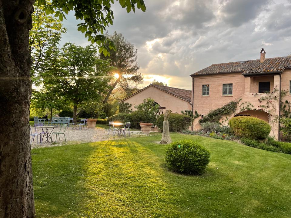 I ruinerne af en gammel landsby blomstrer et vidunderligt vinresort