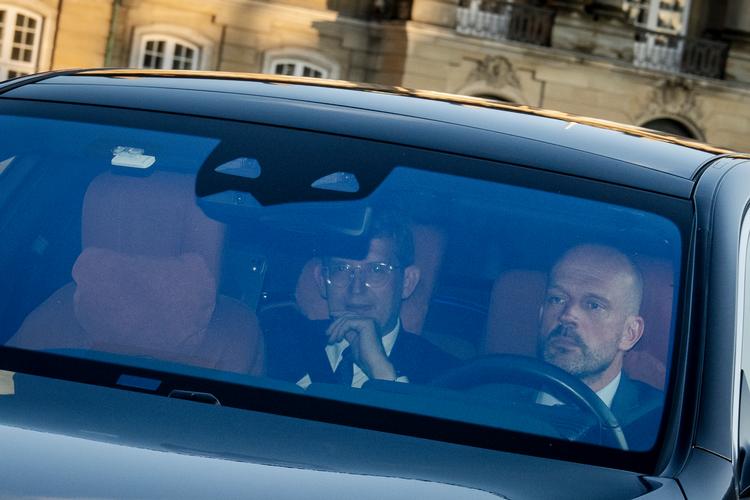 Kongelig undersøger Troels Lund Poulsen måtte fredag køre til Amalienborg for at fortælle kongen, at han ikke kunne danne en regering. Lørdag kl. 11 begynder en ny kongerunde. Foto: Mads Claus Rasmussen/Ritzau Scanpix