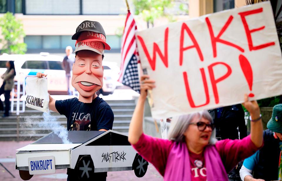 En revolution ulmer, mens danske politikere danser rundt i La La Land
