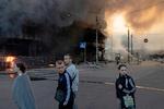 Et storcenter i Kyiv blev ramt af nattens og morgenens russiske luftangreb. Foto: Roman Pilipey/Ritzau Scanpix