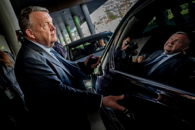 Lars Løkke fredag i sidste uge, hvor han forlader Hotel Scandic Spectrum i København efter  at have vendt tommelfingeren nedad for Troels Lund Poulsens forslag om en VLAK-regering. Foto: Mads Claus Rasmussen/Ritzau Scanpix