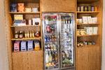 Stedet er som en miniatureudgave af Erewhon, det kultagtige californiske wellness-supermarked, der blandt andet er kendt for Hailey Bieber-smoothien og priser, der har fået internettet til at gispe.  Foto: Peter Maunsbach