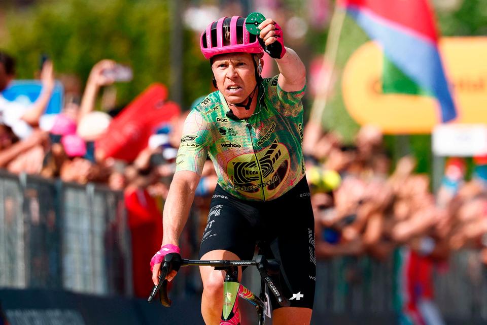 Michael Valgren tager første grand tour-sejr i Giroen