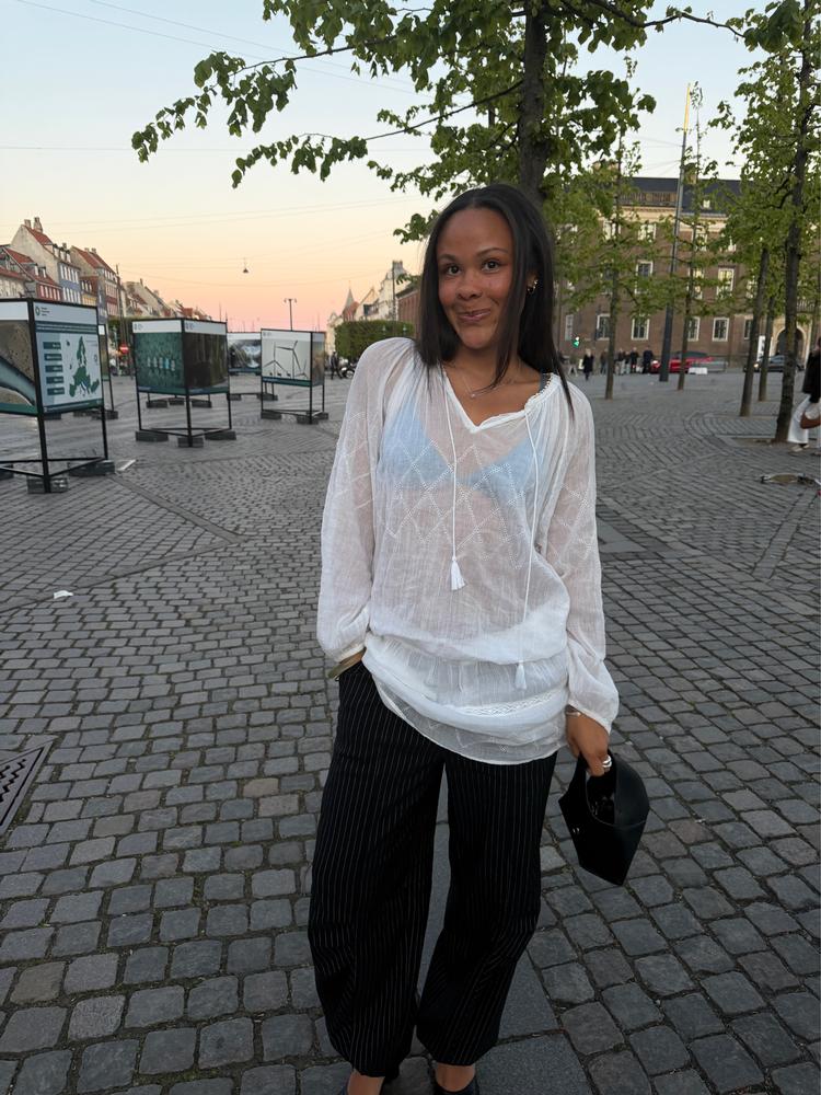 Bathsheba er en historienørd, når det kommer til fjernsyn. Og en basic bitch, når det gælder kardemommesnurrer. Foto: Privatfoto