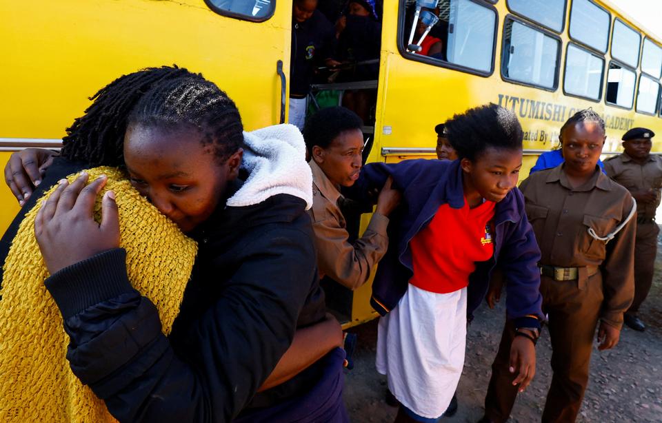 16 elever er døde i en brand på sovesal på pigeskole i Kenya
