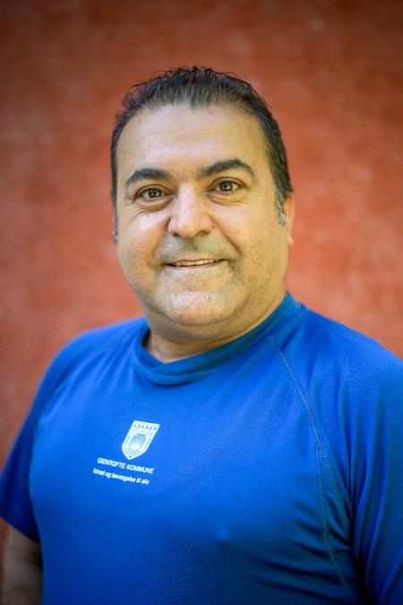 Celal Sayir vinder en af hovedpriserne til Politikens Pædagogpris for sit arbejde med børnene i skovbørnehaven Ordrup Hus i Klampenborg.   Foto: Janus Engel