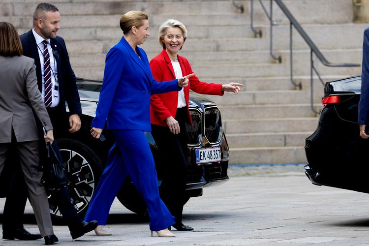 EU-Kommissionen lægger op til, at administrationsudgifterne skal stige med  omtrent 150 milliarder kroner. Det kommer til at koste den danske statskasse betydelige summer. Her ses statsminister Mette Frederiksen og kommissionsformand  Ursula von der Leyen under sidste års topmøde i København.  Foto: Finn Frandsen