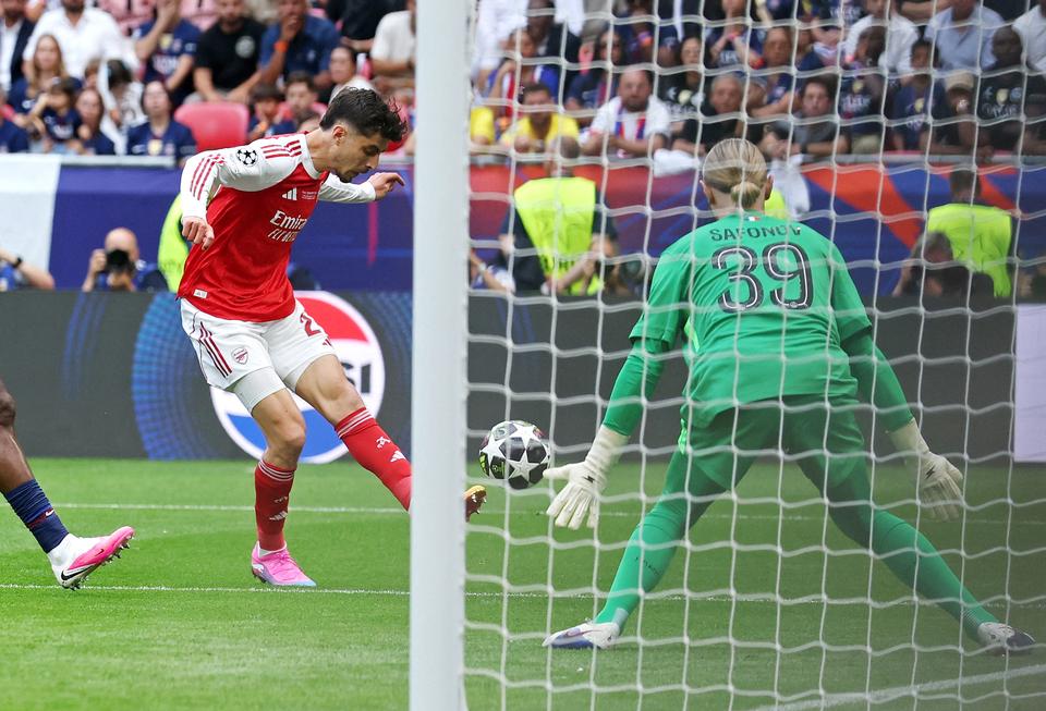 Arsenal er tæt på at udbygge føringen på lynhurtig omstilling