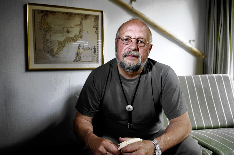 Folkedrabsrapport udskudt igen-igen: Det er fejt, siger eksminister